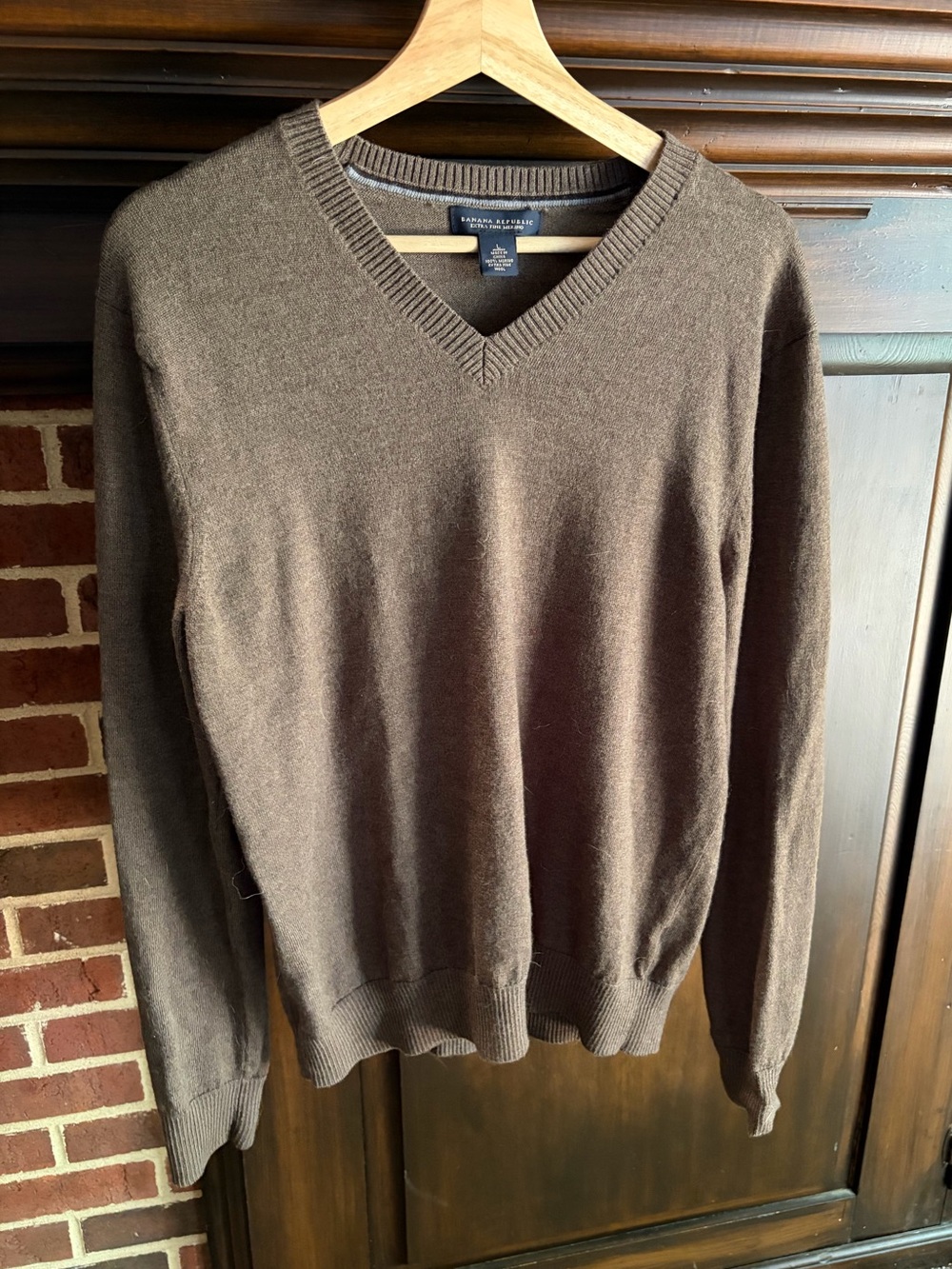 Banana Republic men’s merino wool v neck sweater size large